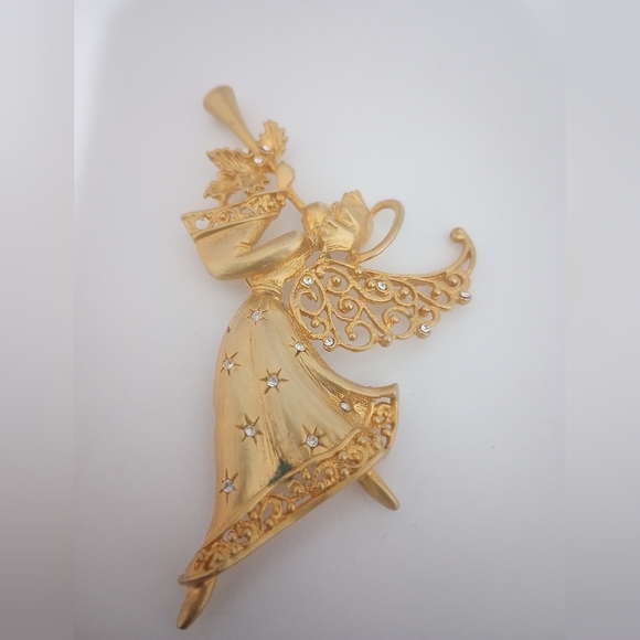 Gold Angel blowing a trumpet - Picture 2 of 2